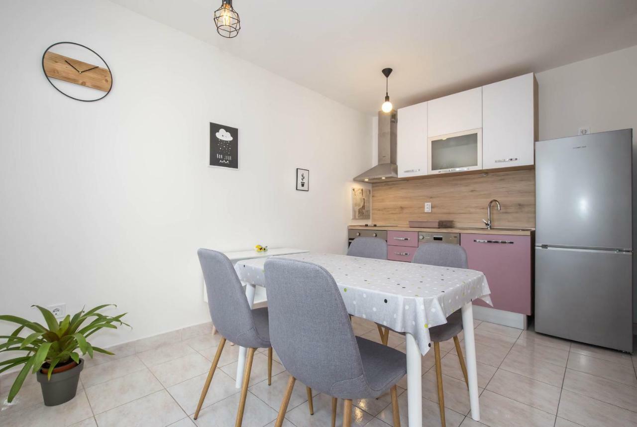 Apartman Sesna Bol Exterior foto